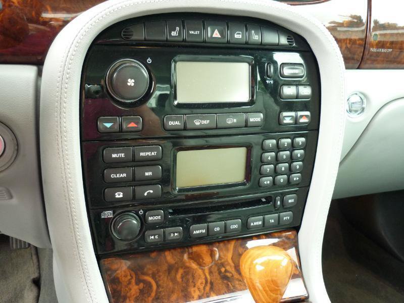 Used 2004 Jaguar XJ8 RWD image 17