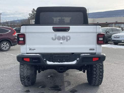 Used 2020 Jeep Gladiator Overland image 4