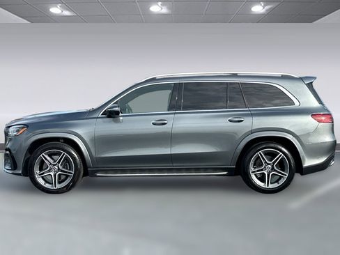 Used 2025 Mercedes-Benz GLS 450 4MATIC image 2