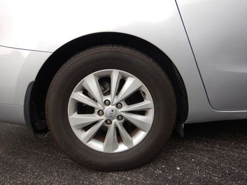 Used 2016 Kia Sedona LX image 26