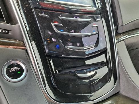 Used 2017 Cadillac Escalade ESV Platinum AWD/4WD image 16
