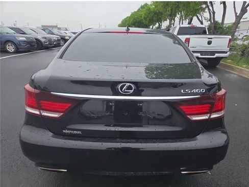 Used 2017 Lexus LS 460 RWD image 4