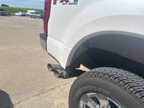 Used 2019 Ford F250 Lariat w/ Lariat Ultimate Package AWD/4WD image 11