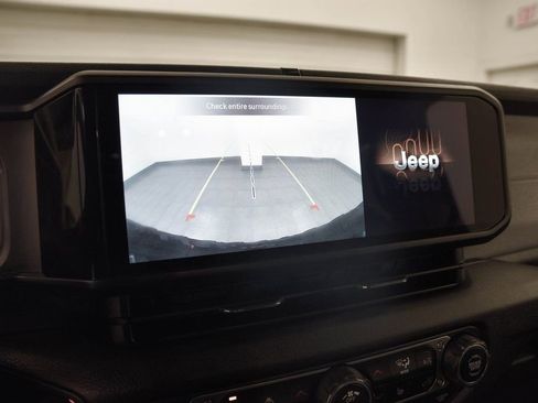 Used 2024 Jeep Wrangler Unlimited image 19