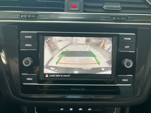Used 2020 Volkswagen Tiguan S image 31
