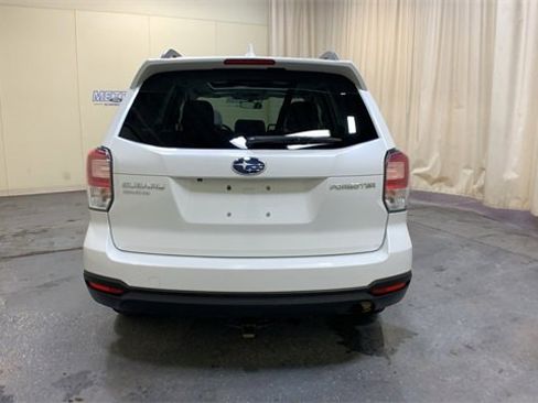 Used 2018 Subaru Forester 2.5i Premium w/ All-Weather Package image 4