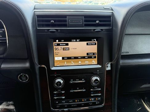 Used 2016 Lincoln Navigator Reserve AWD/4WD image 30