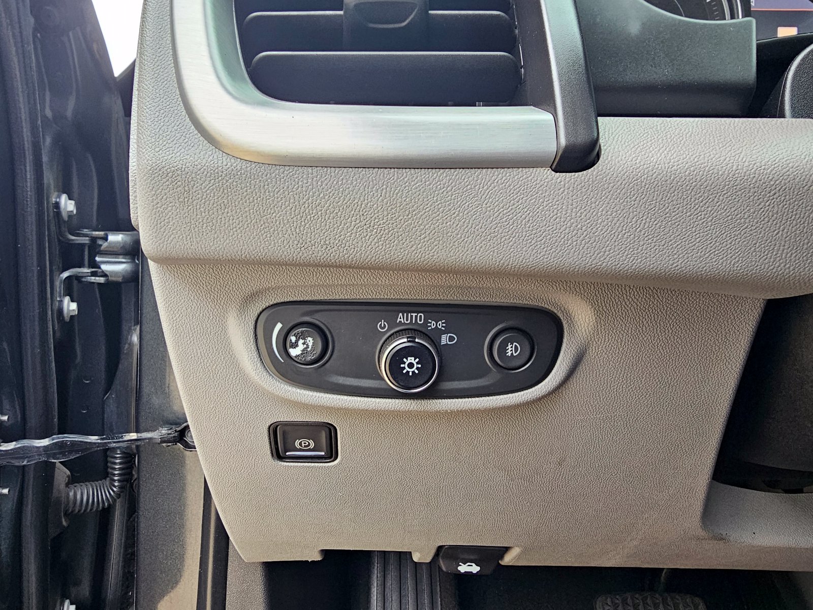 Used 2019 GMC Terrain SLT w/ Infotainment Package II AWD/4WD image 15