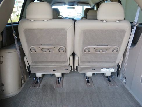 Used 2001 Chrysler Town & Country LX image 13