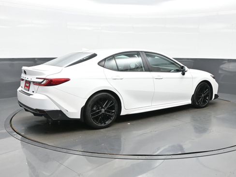 Used 2025 Toyota Camry SE w/ Convenience Package FWD image 6