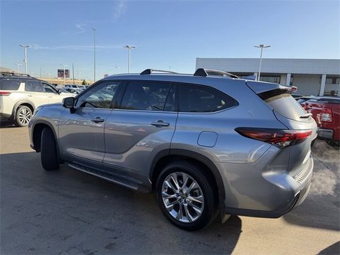 Used 2024 Toyota Highlander Limited image 6