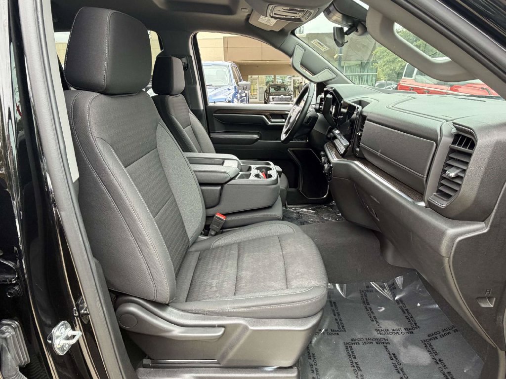 Used 2025 Chevrolet Silverado 1500 LT AWD/4WD image 9