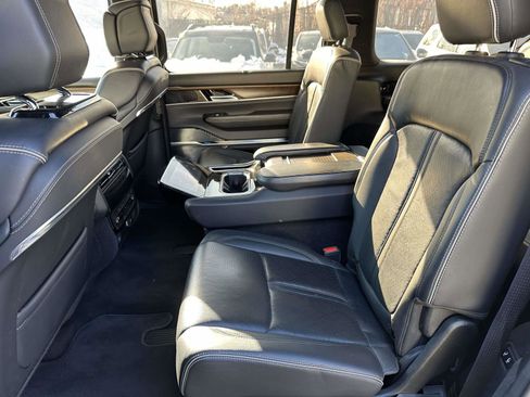 Used 2022 Jeep Grand Wagoneer Series II w/ Premium Group II image 19