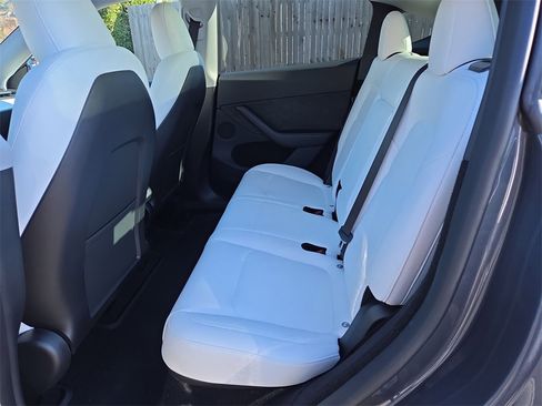 Used 2023 Tesla Model Y Long Range image 11