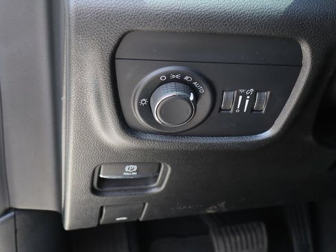 Used 2023 Jeep Grand Cherokee Laredo w/ Luxury Tech Group I RWD image 12