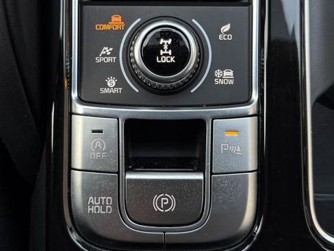 Certified 2025 Kia Telluride EX w/ EX Captain's Chair Package image 44