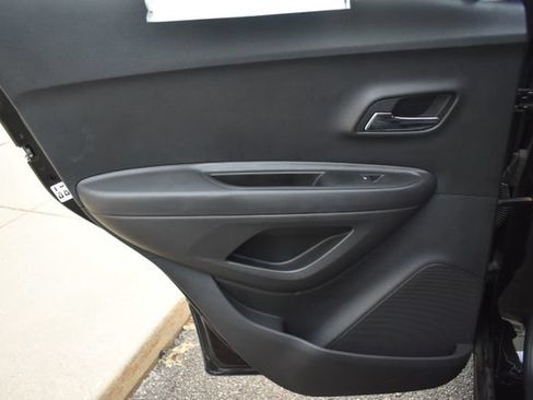 Used 2019 Chevrolet Trax LT w/ LT Convenience Package AWD/4WD image 31