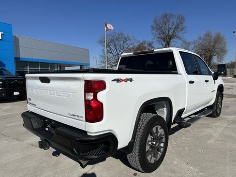 Used 2025 Chevrolet Silverado 2500 Custom w/ Custom Value Package image 3