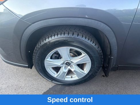 Used 2023 Toyota Highlander LE AWD/4WD image 29