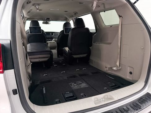 Used 2020 Kia Sedona EX FWD image 32