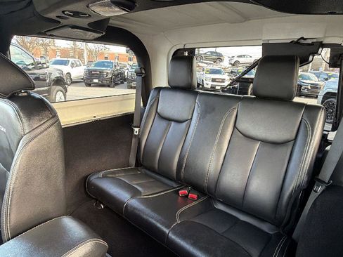 Used 2015 Jeep Wrangler Rubicon image 21