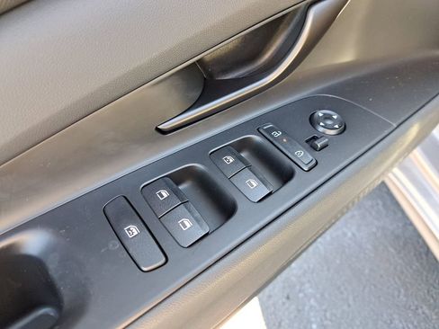 New 2025 Hyundai Elantra SEL image 14
