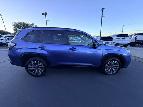 Used 2025 Subaru Forester Touring AWD/4WD image 2