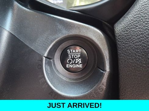 Used 2017 Jeep Renegade Altitude AWD/4WD image 23