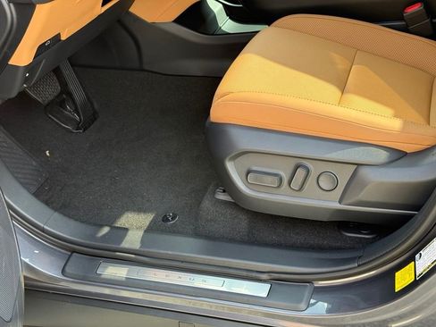 New 2026 Lexus ES 350e FWD image 18