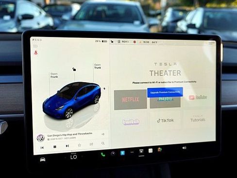 Used 2023 Tesla Model Y Long Range image 31