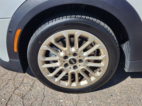 Used 2025 MINI Cooper 2-Door Hardtop image 19