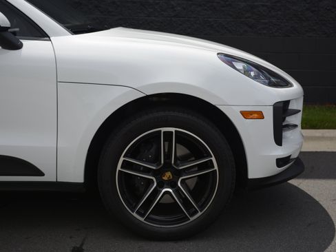 Certified 2021 Porsche Macan AWD/4WD image 42
