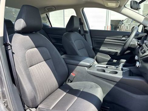 Used 2025 Nissan Altima 2.5 SV image 15