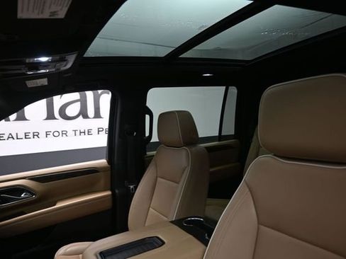 Used 2023 Chevrolet Suburban Premier w/ Premium Package AWD/4WD image 17