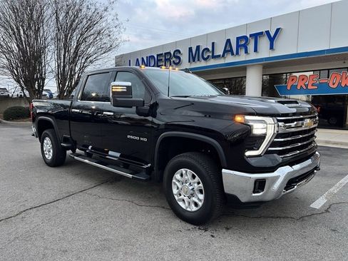 Used 2025 Chevrolet Silverado 2500 LTZ image 2