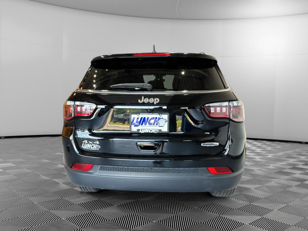 Used 2024 Jeep Compass Latitude AWD/4WD image 4