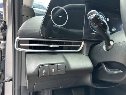 Used 2024 Hyundai Elantra SEL FWD image 33