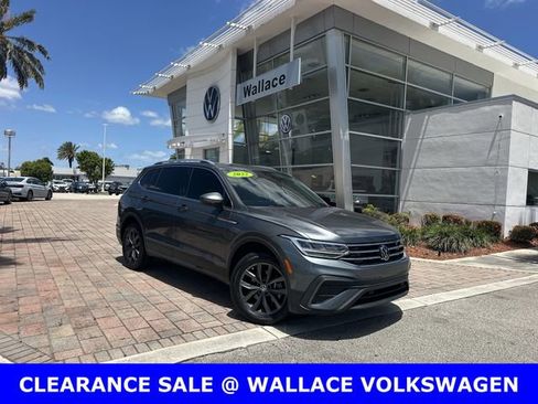 Certified 2022 Volkswagen Tiguan SE FWD image 1