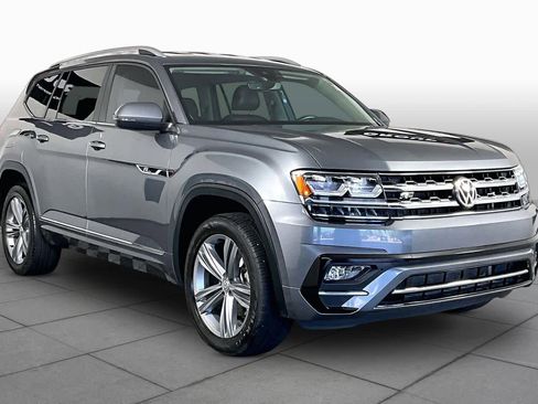 Used 2018 Volkswagen Atlas SE w/ R-Line Package FWD image 3