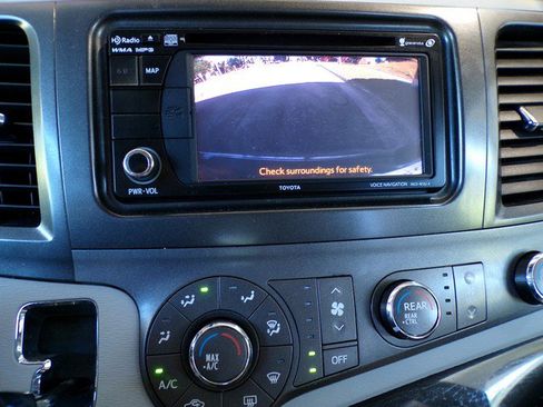 Used 2012 Toyota Sienna LE AWD/4WD image 15