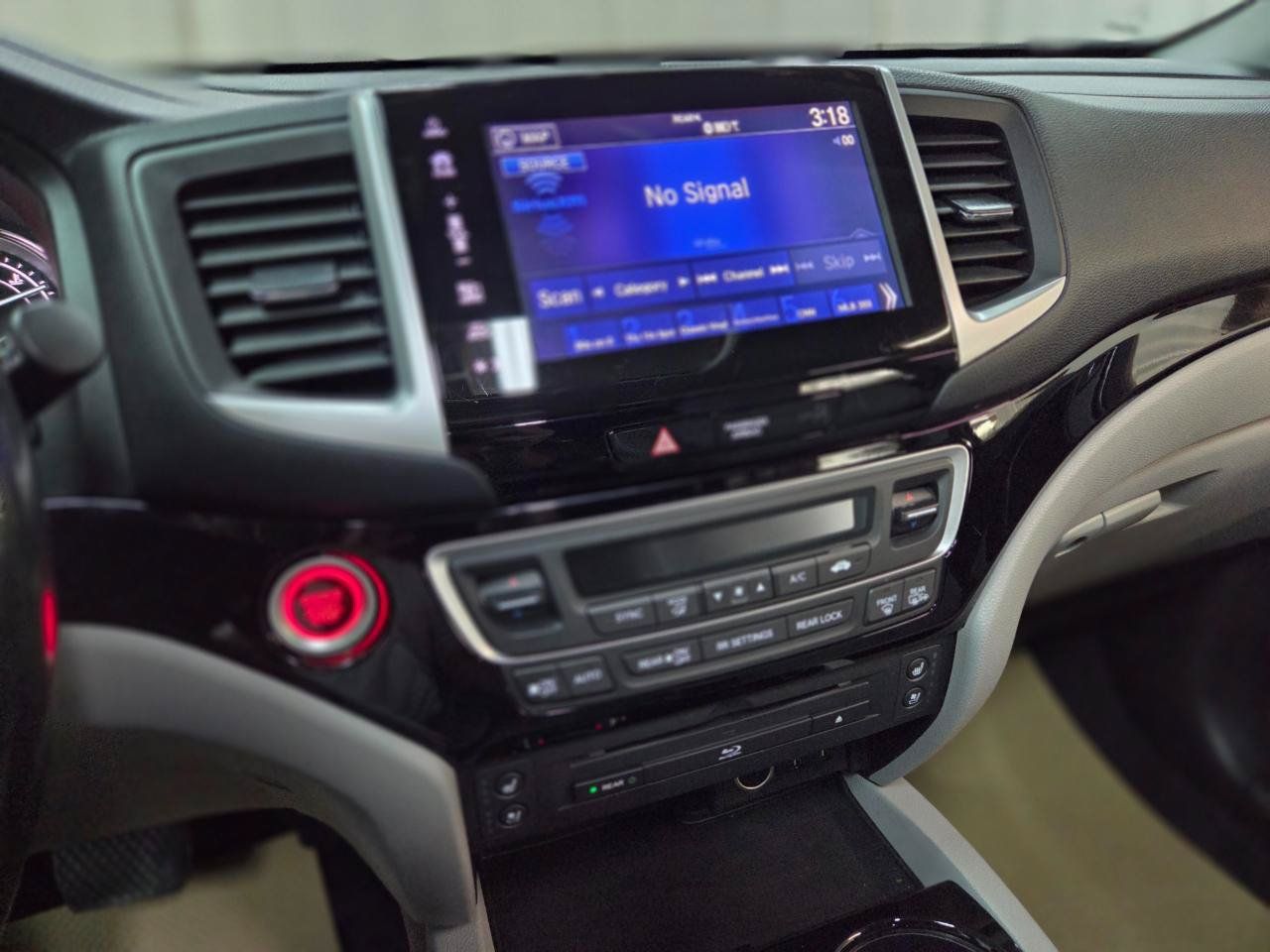 Used 2018 Honda Pilot Elite image 37