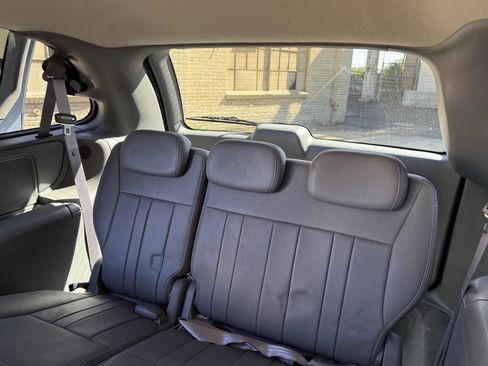 Used 2006 Chrysler Town & Country Touring image 70