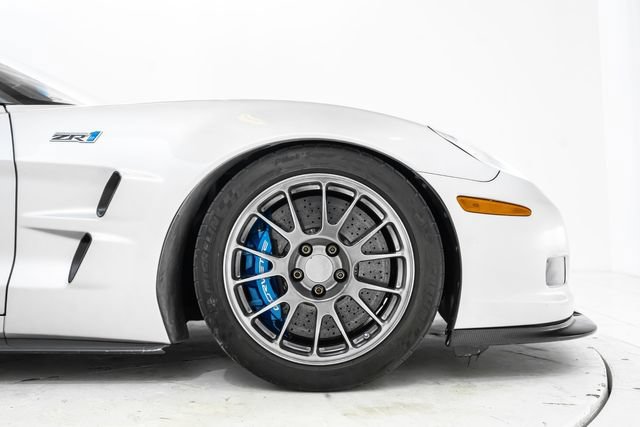Used 2009 Chevrolet Corvette ZR1 w/ Preferred Equipment Group RWD image 16