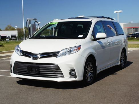 Used 2018 Toyota Sienna XLE Premium image 18