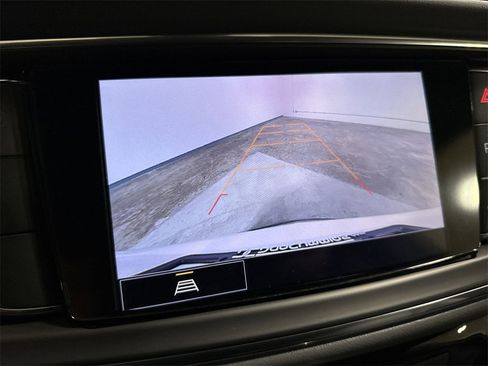 Used 2023 Buick Enclave Essence image 14