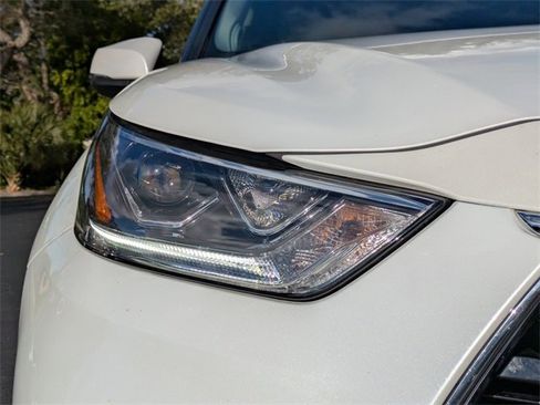 Used 2022 Toyota Highlander Platinum image 10