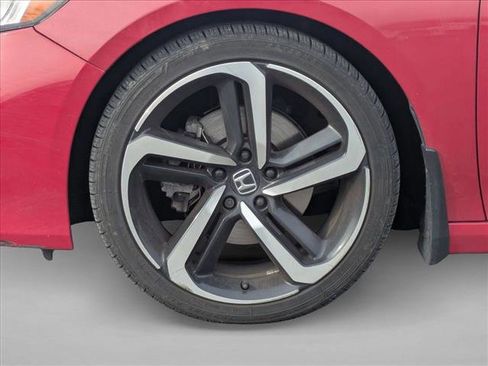 Used 2018 Honda Accord Sport image 9
