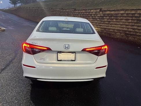 Used 2023 Honda Civic EX image 4