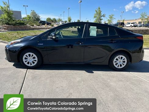 Used 2021 Toyota Prius LE FWD image 4