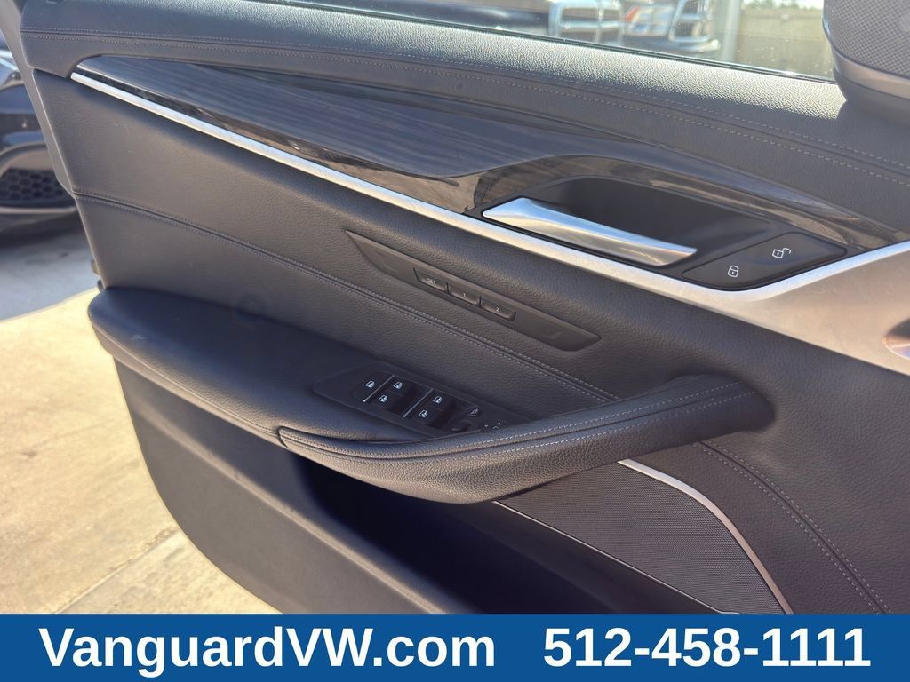 Used 2021 BMW M550i xDrive AWD/4WD image 25